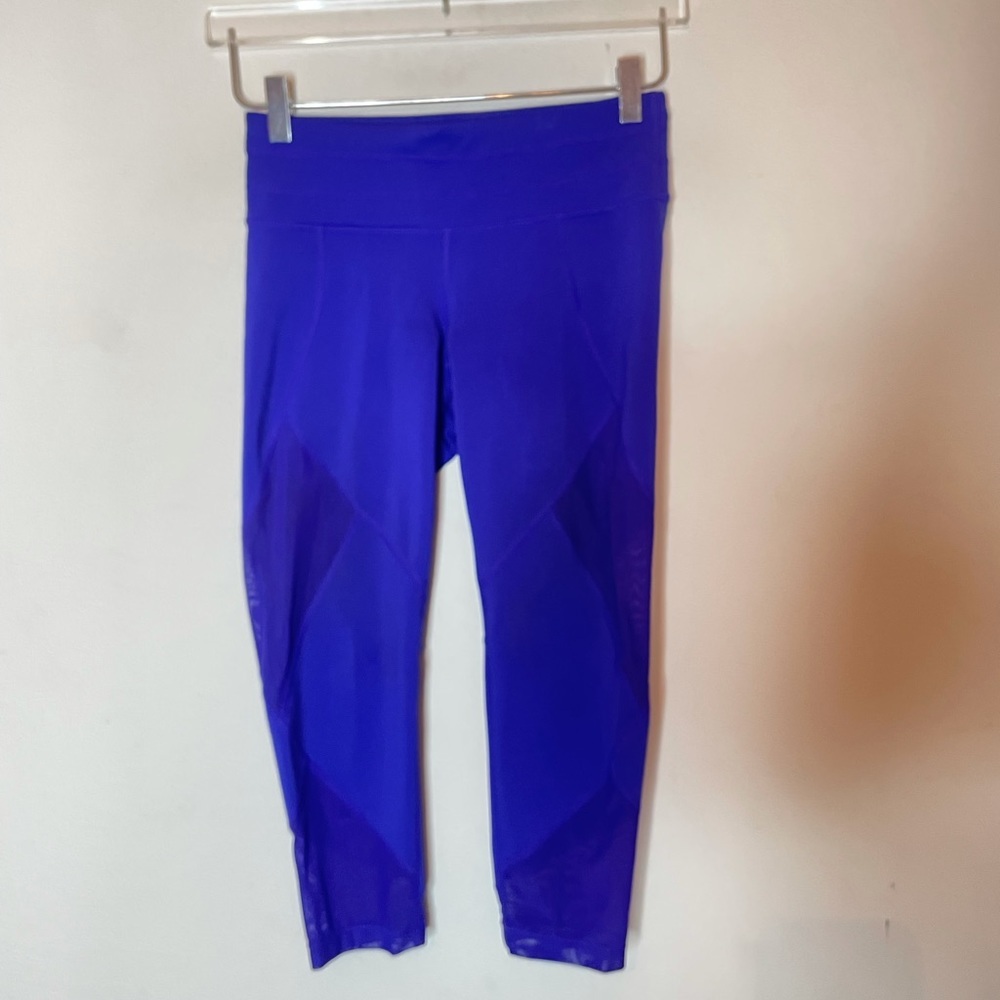 Athleta Purple Crop Revelation Leggings. Size XS